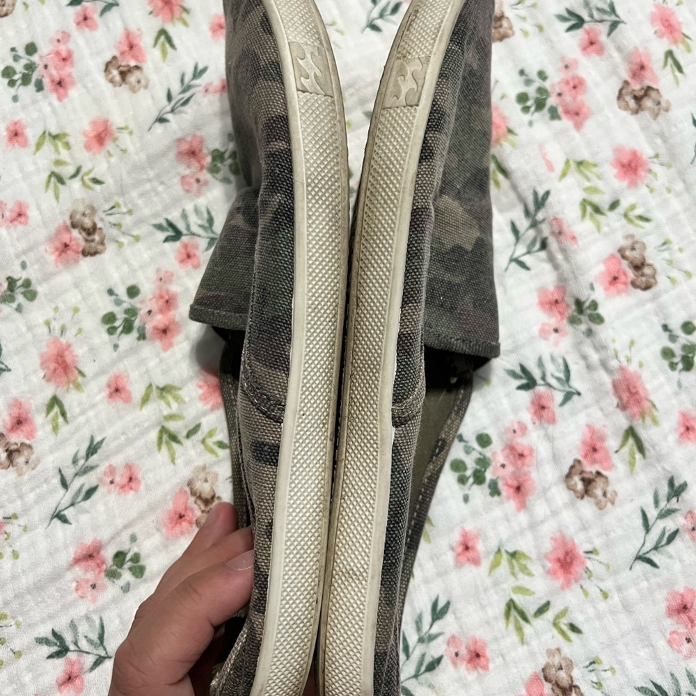 Billabong Camouflage Slip-On Shoes - Picture 2 of 6